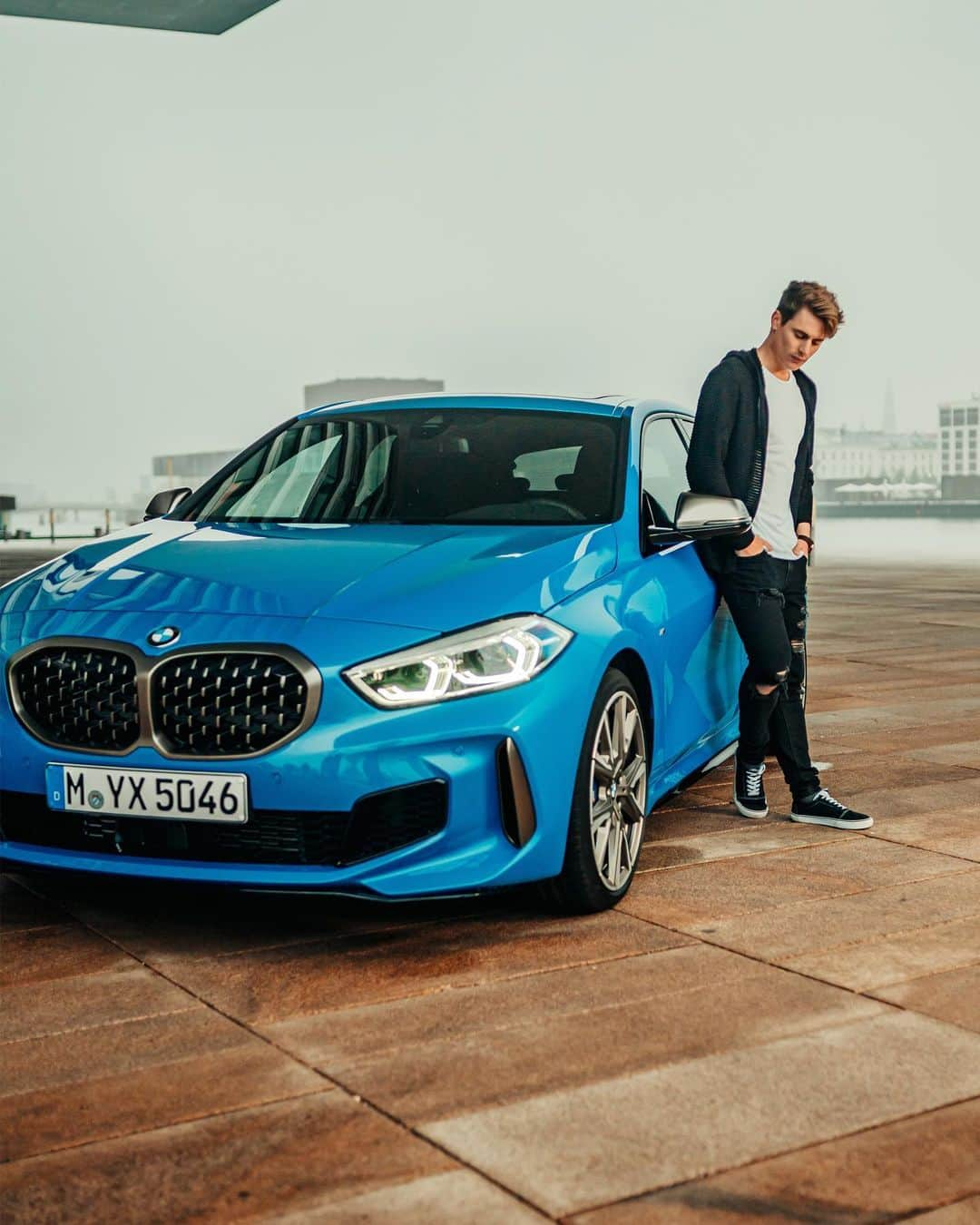 BMWさんのインスタグラム写真 - (BMWInstagram)「Challenge the urban culture every day. The all-new BMW 1 Series. #THE1 #BMW #1Series #THE1challenge @falcopunch @patrox @skyandtami __ BMW M135i xDrive 5-door: Fuel consumption in l/100 km (combined): 7.1 - 6.8. CO2 emissions in g/km (combined): 162 - 155. The values of fuel consumptions, CO2 emissions and energy consumptions shown were determined according to the European Regulation (EC) 715/2007 in the version applicable at the time of type approval. The figures refer to a vehicle with basic configuration in Germany and the range shown considers optional equipment and the different size of wheels and tires available on the selected model. The values of the vehicles are already based on the new WLTP regulation and are translated back into NEDC-equivalent values in order to ensure the comparison between the vehicles. [With respect to these vehicles, for vehicle related taxes or other duties based (at least inter alia) on CO2-emissions the CO2 values may differ to the values stated here.] The CO2 efficiency specifications are determined according to Directive 1999/94/EC and the European Regulation in its current version applicable. The values shown are based on the fuel consumption, CO2 values and energy consumptions according to the NEDC cycle for the classification. For further information about the official fuel consumption and the specific CO2 emission of new passenger cars can be taken out of the „handbook of fuel consumption, the CO2 emission and power consumption of new passenger cars“, which is available at all selling points and at https://www.dat.de/angebote/verlagsprodukte/leitfaden-kraftstoffverbrauch.html.」6月30日 1時43分 - bmw