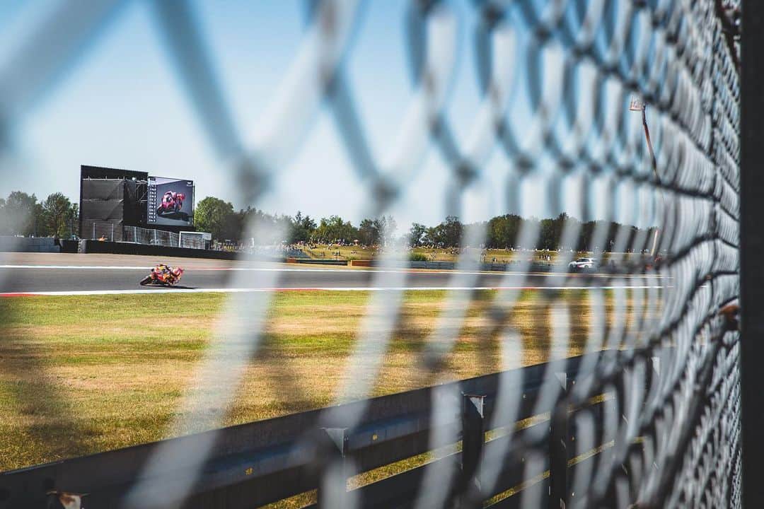 レプソル・ホンダのインスタグラム：「I spy with my little eye something beginning with #MM93...」