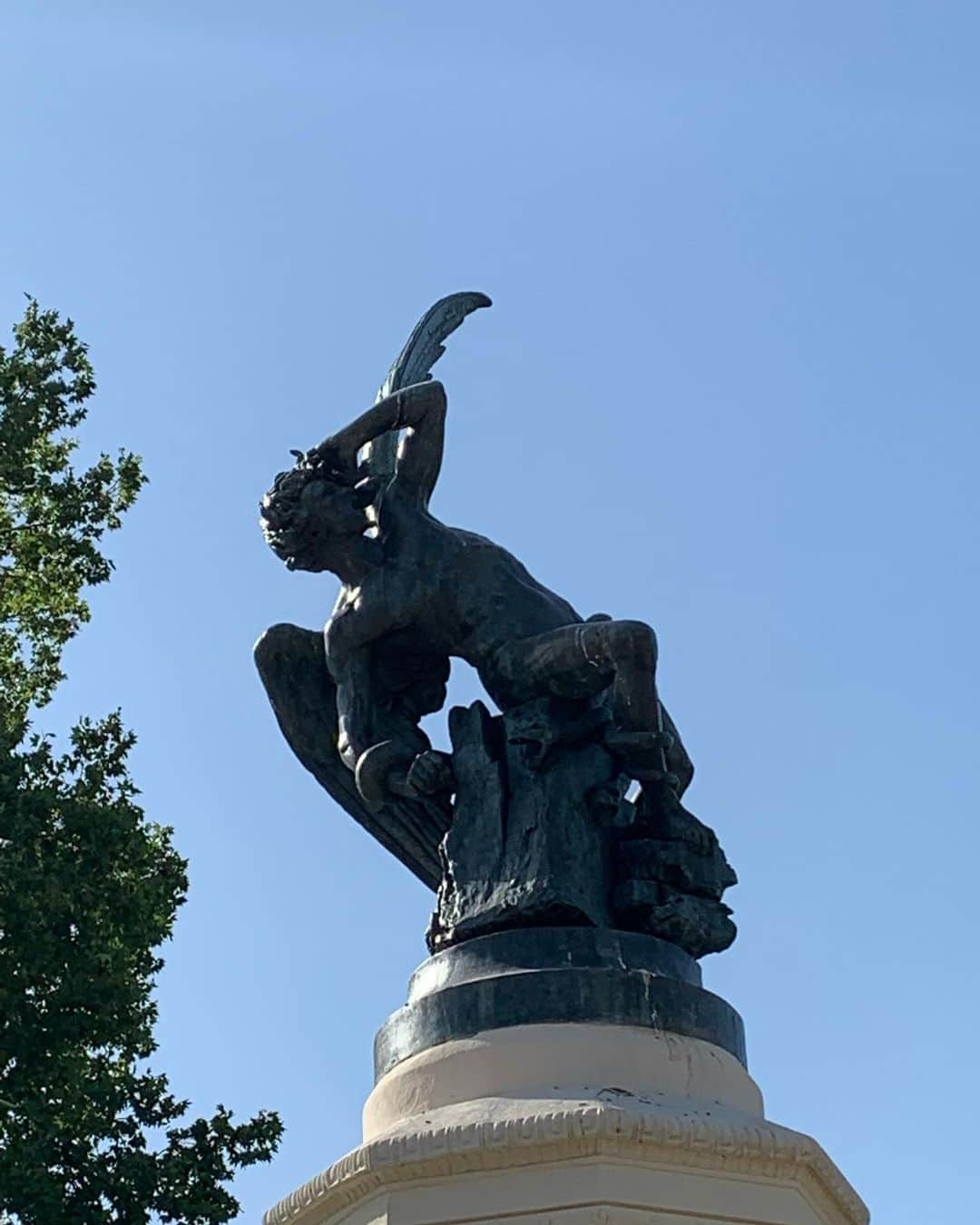 コリィ・テイラーさんのインスタグラム写真 - (コリィ・テイラーInstagram)「Fuente del Ángel Caido. One of the only public statues of Lucifer in the world. Beautiful.」6月30日 1時46分 - coreytaylor