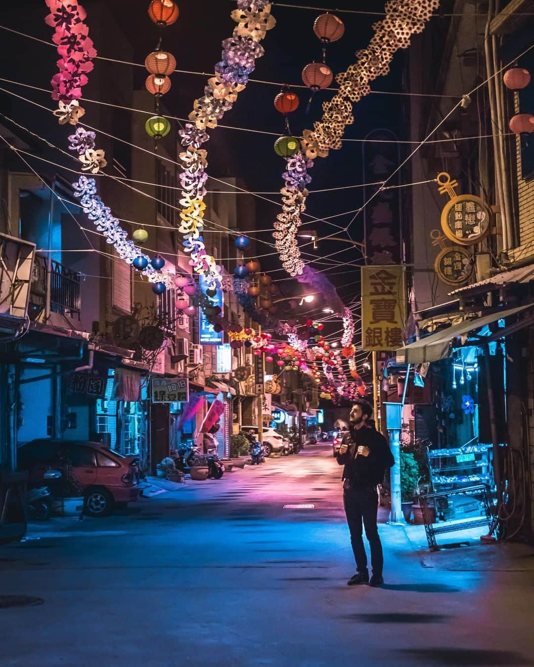 Lonely Planetさんのインスタグラム写真 - (Lonely PlanetInstagram)「'I made it to #Hengchun, the southernmost town in #Taiwan, and just in time to explore some of the night markets. Tomorrow I’m visiting the southernmost point in Taiwan and exploring the National Park in the area with a couple of travelers I’ve just met! This town is also one of the places the locals go to surf over the weekend.' – @pr4w -- Tap our bio link for more info on visiting southern Taiwan!」6月30日 2時00分 - lonelyplanet