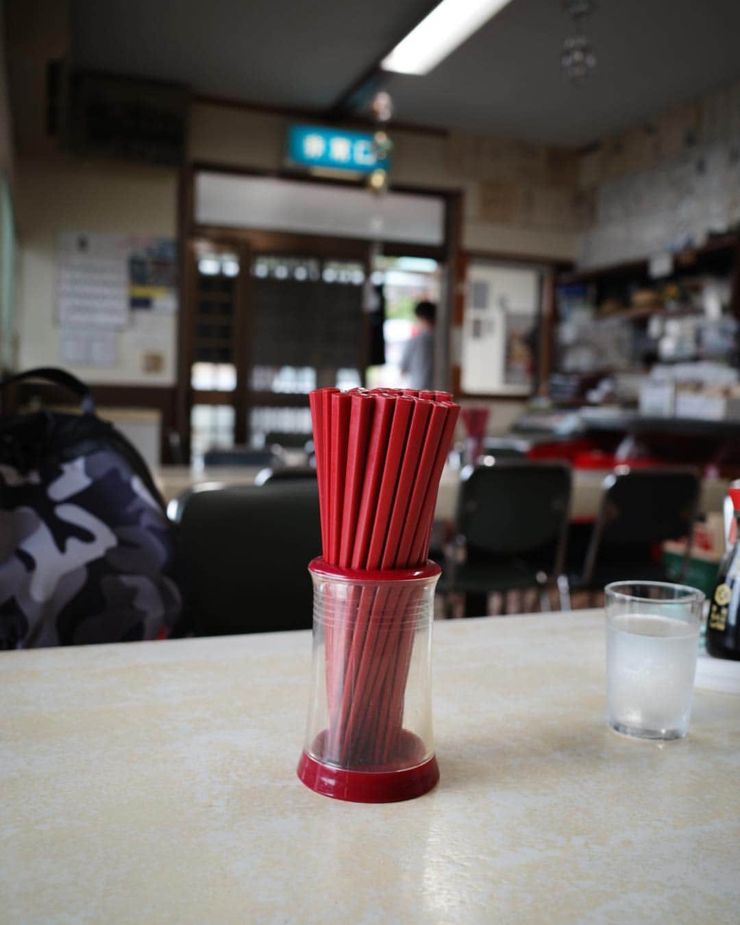 佐藤東弥のインスタグラム：「渋い箸 箸入れも渋い  #GR3」