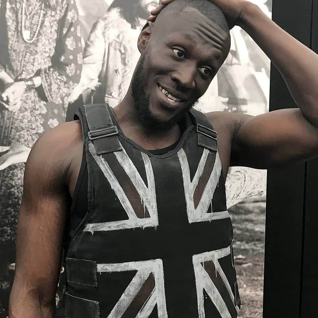 Dazed Magazineさんのインスタグラム写真 - (Dazed MagazineInstagram)「Man like @stormzy creating art while literally wearing art in this dystopian Union Jack stab-proof vest by #Banksy for his history-making headline @glastofest performance 🖼  The star used his platform to draw attention to the issues facing black British youths, as well as spotlighting their talent with a performance from @originalballetblack and shoutouts to the people coming up with him now, and who paved the way for him.  Tap the link in bio to read more 📲 📷🔄 #Regram @banksy  #Glastonbury2019 #Stormzy」6月30日 2時01分 - dazed