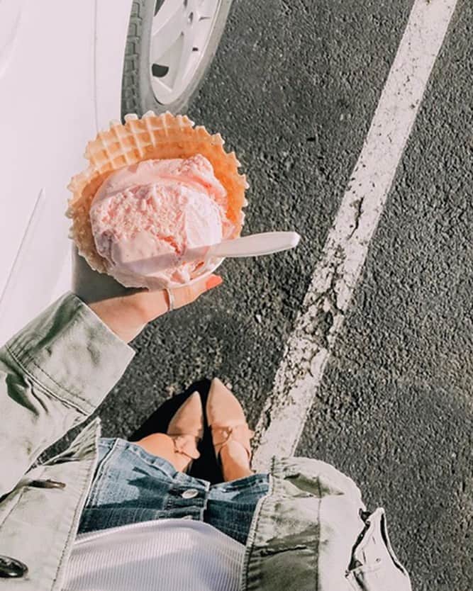 のインスタグラム：「We love seeing how our Cold Stone community enjoys their Creations™ 😍 Tag us in your photos on Instagram for a chance to be featured!  Thanks for the 📷’s:  @hollydarrah @dearestrowan @peoniesandpeeptoes @laureninbold」