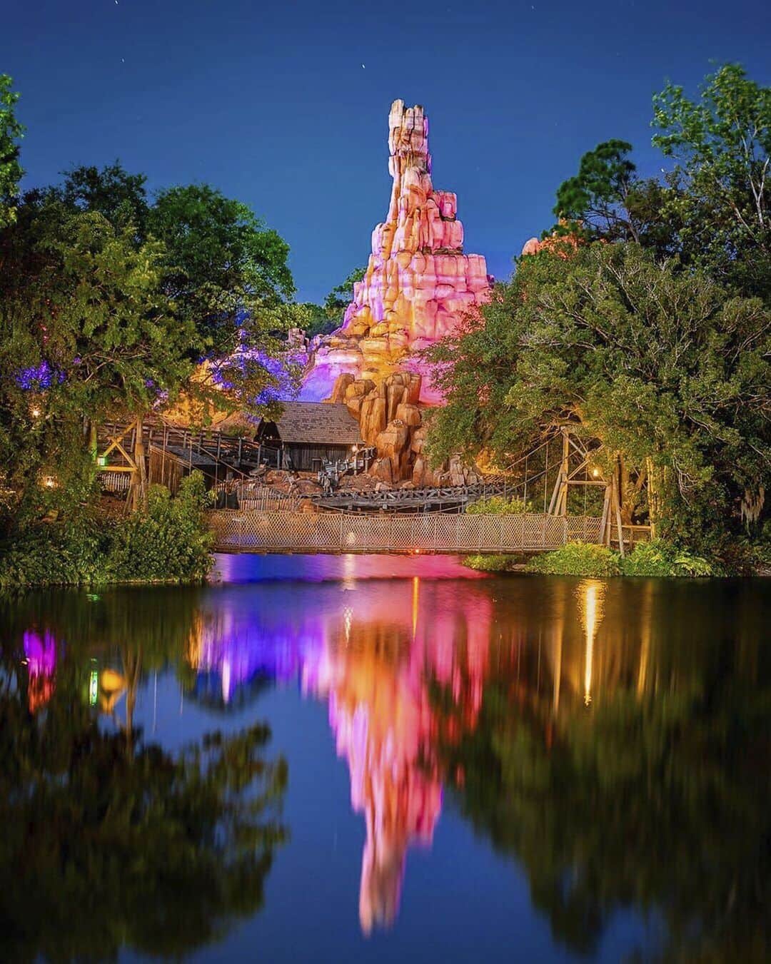 Walt Disney Worldのインスタグラム：「The Mountains are calling. Do you have a favorite Disney Mountain? 🚀💦⛰ #WaltDisneyWorld (📷: @somewareatdisney)」