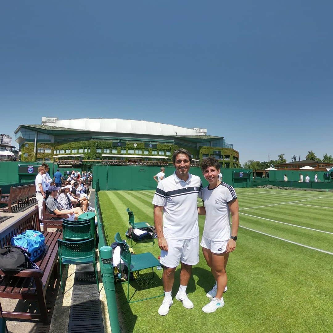 カルラ・スアレス・ナバロさんのインスタグラム写真 - (カルラ・スアレス・ナバロInstagram)「Preparados para @wimbledon ☺️💪🏻 Always a special place, we are ready to play 🌱⚪️ 📸 by #GoProHero7」6月30日 2時29分 - carlasuareznava