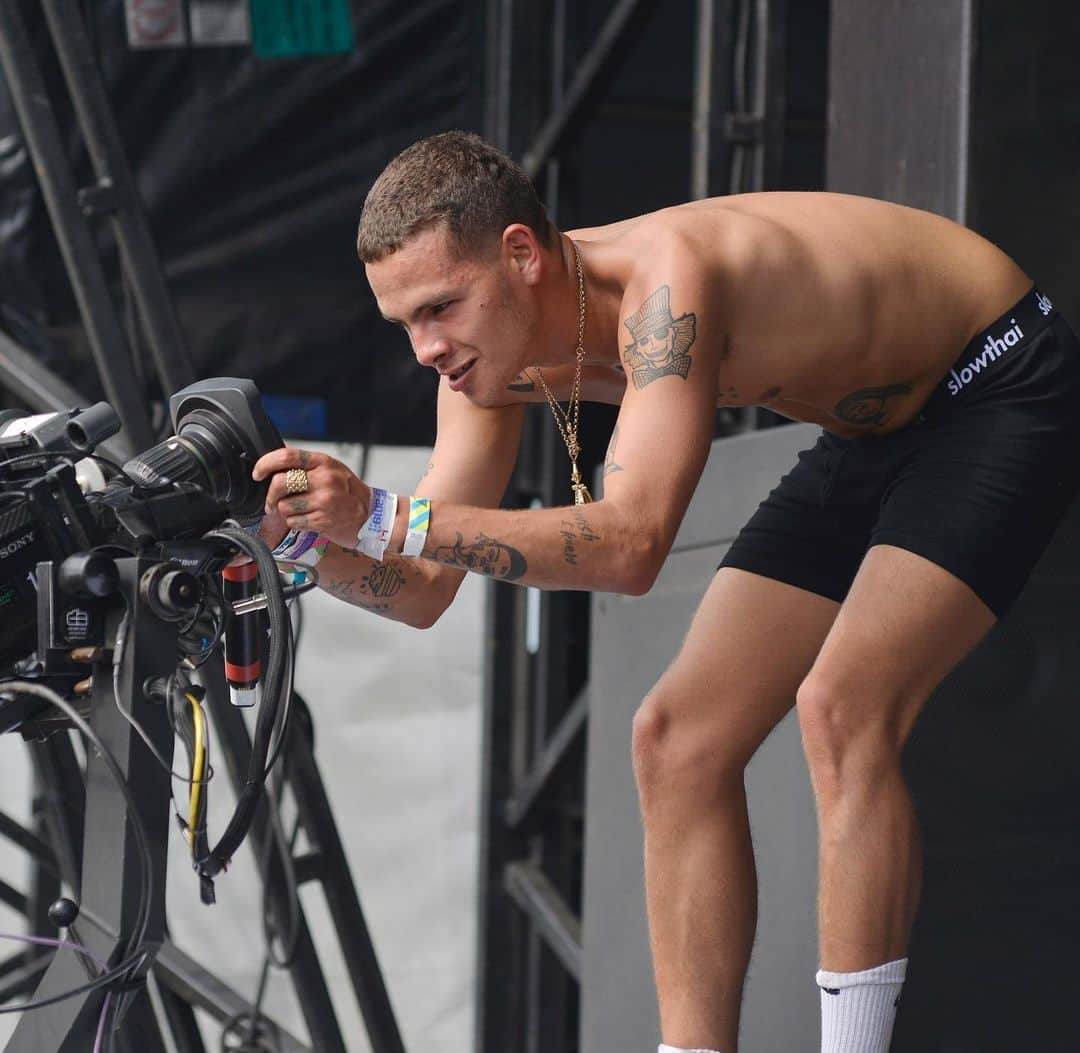 BBC Radioさんのインスタグラム写真 - (BBC RadioInstagram)「@slowthai is ready for his close-up 😝✌️ #glastonbury2019」6月30日 2時33分 - bbcradio1