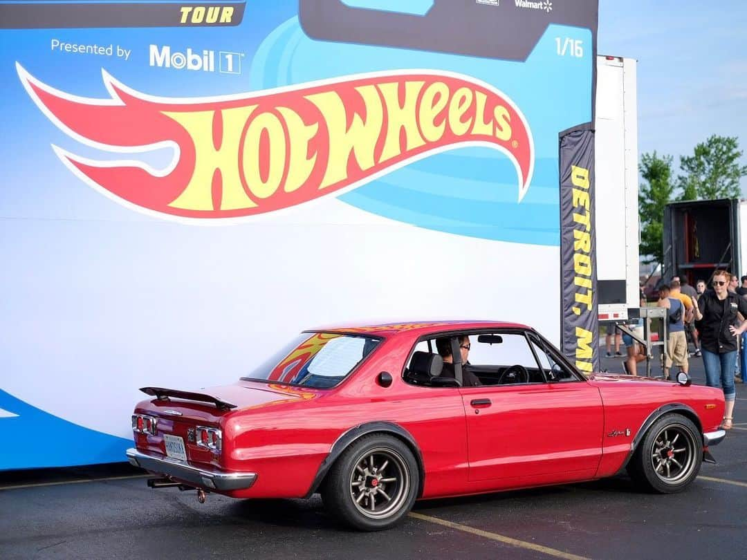 Hot Wheelsさんのインスタグラム写真 - (Hot WheelsInstagram)「What an epic turnout at today’s #HotWheelsLegends Tour! Thank you for coming and showing us what Detroit is made of! Now let’s take a look at the winning ride – Paul Jurewicz and his legendary 1957 Studebaker, named “Dream Roadster”. Congrats and can’t wait to see you again at SEMA 2019! Next stop: Chicago, IL on 7/13! . . . . #hotwheels #carshow #detroit #michigan #roadster #studebaker」6月30日 2時43分 - hotwheelsofficial