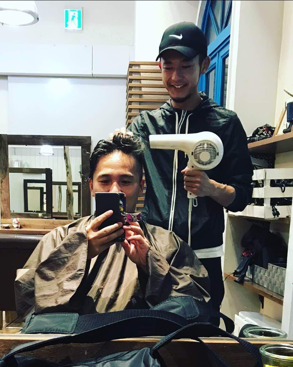 進祐哉のインスタグラム：「2人とも猫背を通り越して海老🦐  #サウナ  #ビリヤード」