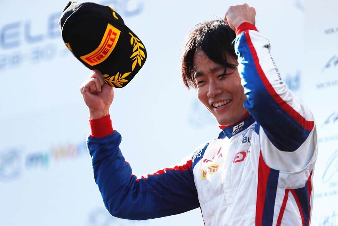 松下信治のインスタグラム：「Yes yes yes !! Victory 🏆 at Race 1..Big thanks to @carlinracing @hondaracingf1 Yattaaaaaaaa!!!! 優勝することができました！ 皆さま本当に応援ありがとうございました！#betheeaglenm」