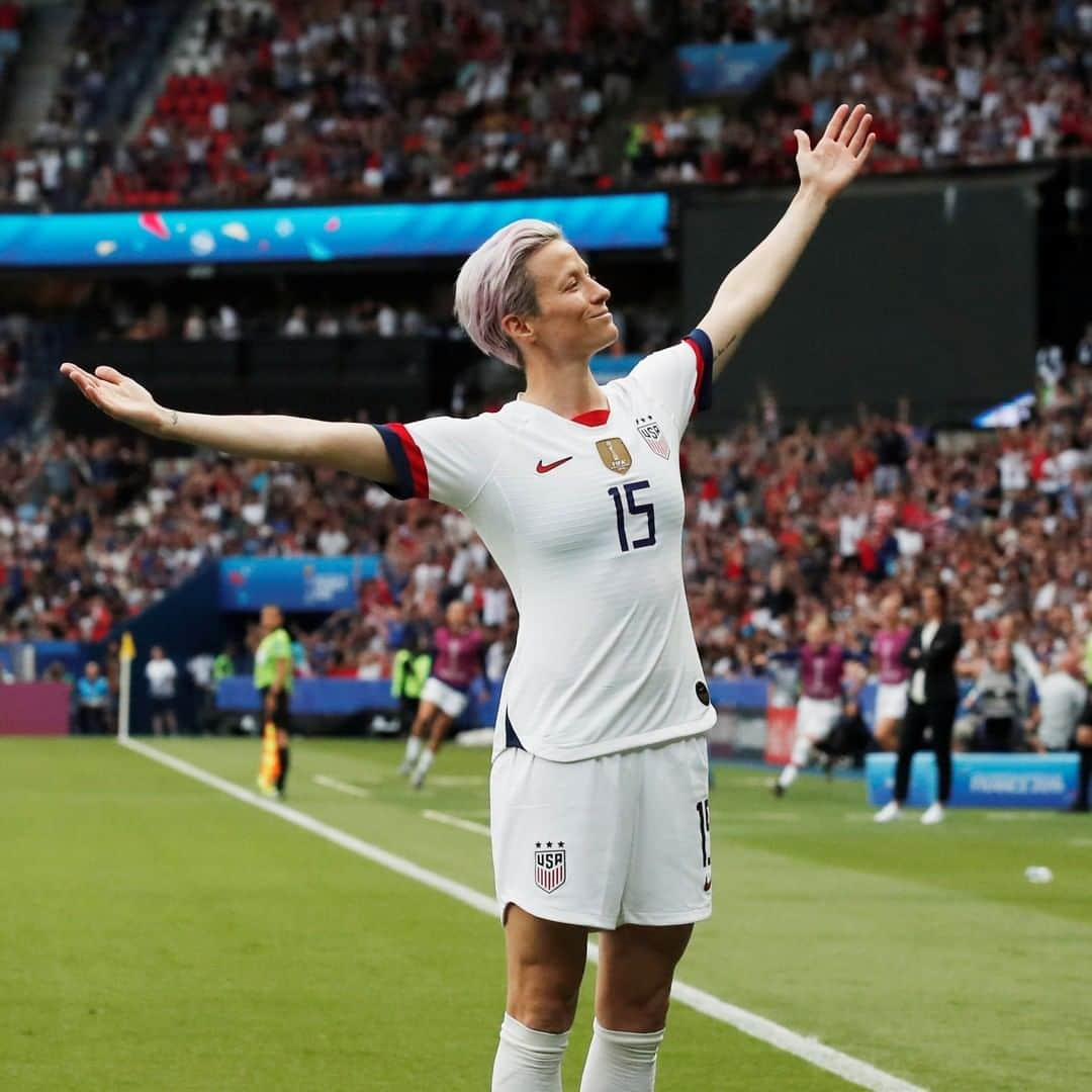 ニューヨーク・タイムズさんのインスタグラム写真 - (ニューヨーク・タイムズInstagram)「When Megan Rapinoe, the star forward for the United States, scored the first of her 2 goals in Friday’s 2-1 victory over France in the World Cup, she ran to the corner of the field and held her arms up. The gesture was not a mere celebration. It seemed to say, this is all of me. Take me for the bold, complex person that I am: big personality; social activist; champion of equal pay; national anthem protester; presidential critic; lavender-haired soccer star of ruthless and creative purpose. @mrapinoe “has perhaps become the representative athlete of our times — wearing the jersey of a nation that is divided, playing for a team that is not, fearless and unapologetic about demanding excellence from herself and fair and equitable treatment by others,” writes our sports reporter Jeré Longman. Benoit Tessier shot this photo. Click the link in our bio to read more. #⚽️#WorldCup」6月30日 3時00分 - nytimes