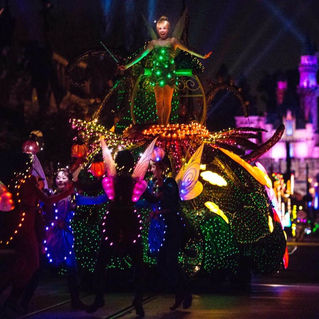 Disneyさんのインスタグラム写真 - (DisneyInstagram)「Look on the bright side! The Main Street Electrical Parade is back at @disneyland Resort starting August 2 for a limited time.」6月30日 2時57分 - disney