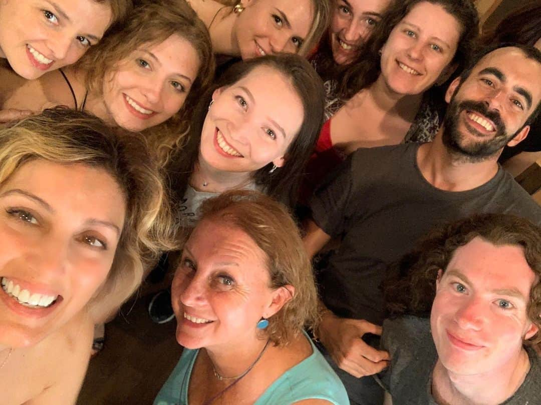 ジェニファー・エスポジートさんのインスタグラム写真 - (ジェニファー・エスポジートInstagram)「Just finished my acting workshop in Paris and just- WOW. Students from Kiev, Italy, Ireland, Ukraine, France, Pakistan all came together in a crazy heat wave (with no AC in room) and opened up their hearts and minds so beautifully and fearlessly. The dedication and passion to be better and work harder was amazing.  Once again #ART being the common denominator in bringing people together from around the world to grow together and learn from one another. Can’t express my gratitude to. @bilingualactingworkshop and Amy for allowing me to take part. I’m sorry that I couldn’t get all of you in this photo but you will be remembered. For the film makers in the class who took the class to better understand how to direct actors- bravo!! And my beautiful thank you card 😢. Truly a magically 3 days. All acting is really so the study of human behavior, with all its beauty,, ugliness, mess and emotion.  Beyond thrilled for the next.  ANDd maybe one in NY?  #art #actingclass #paris #ouvoir for now xx」6月30日 8時41分 - jesposito