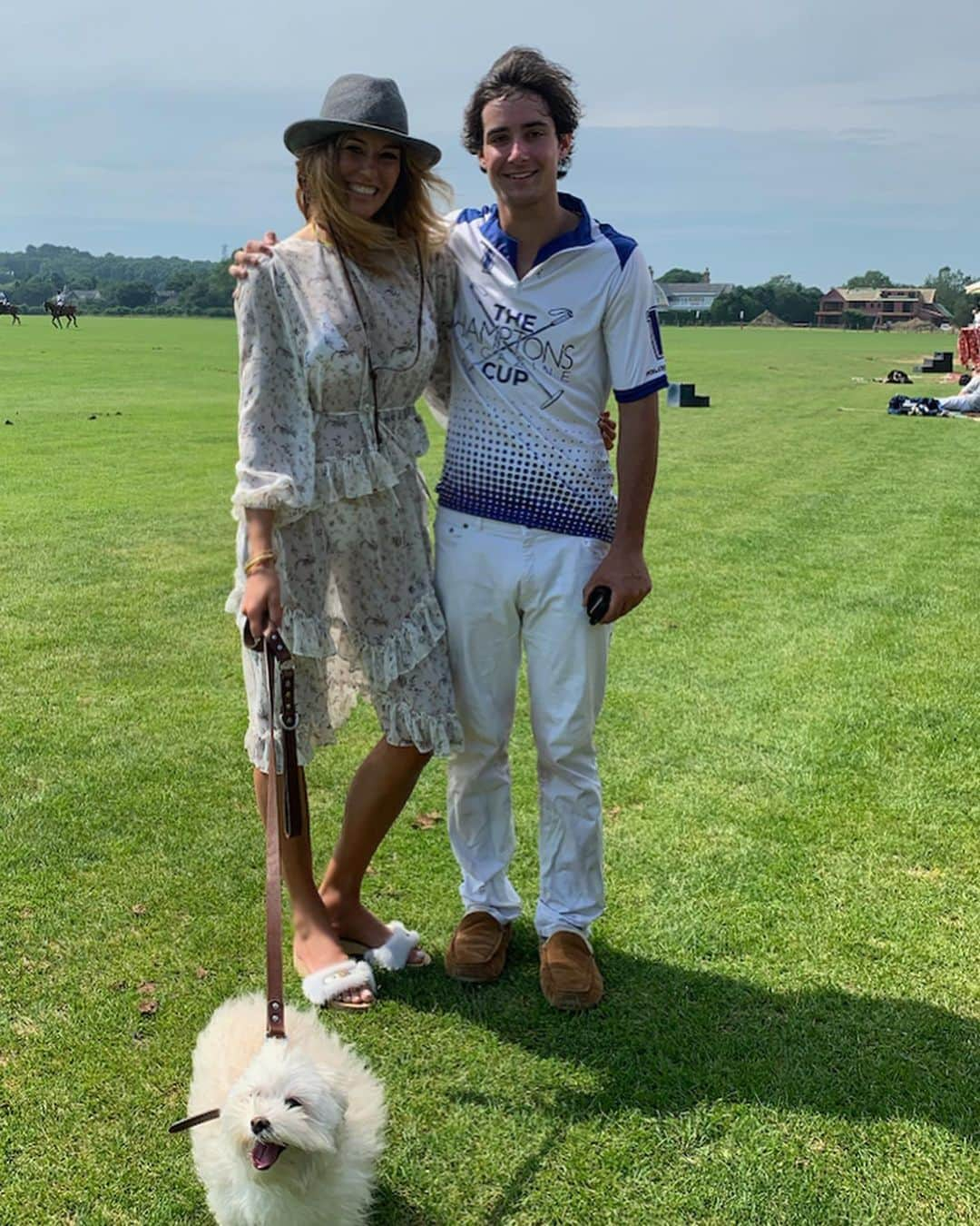 ケリー・キローレン・ベンサイモンさんのインスタグラム写真 - (ケリー・キローレン・ベンサイモンInstagram)「Flower wall and polo vibes @southamptonpolo sponsored by @hamptonsmagazine and @whisperingangel . Loved seeing my Frick Byers play!! Wooohooo. And, look who I ran into! My beauties  @gayleking @ninacooper. Big congrats to @Samanthayanks and @jchristopherburch for the launch of the new dress line @shopsenlis. You have to get one!!! My one of a kind slippers are made by me. DM for price!」6月30日 8時33分 - kellybensimon