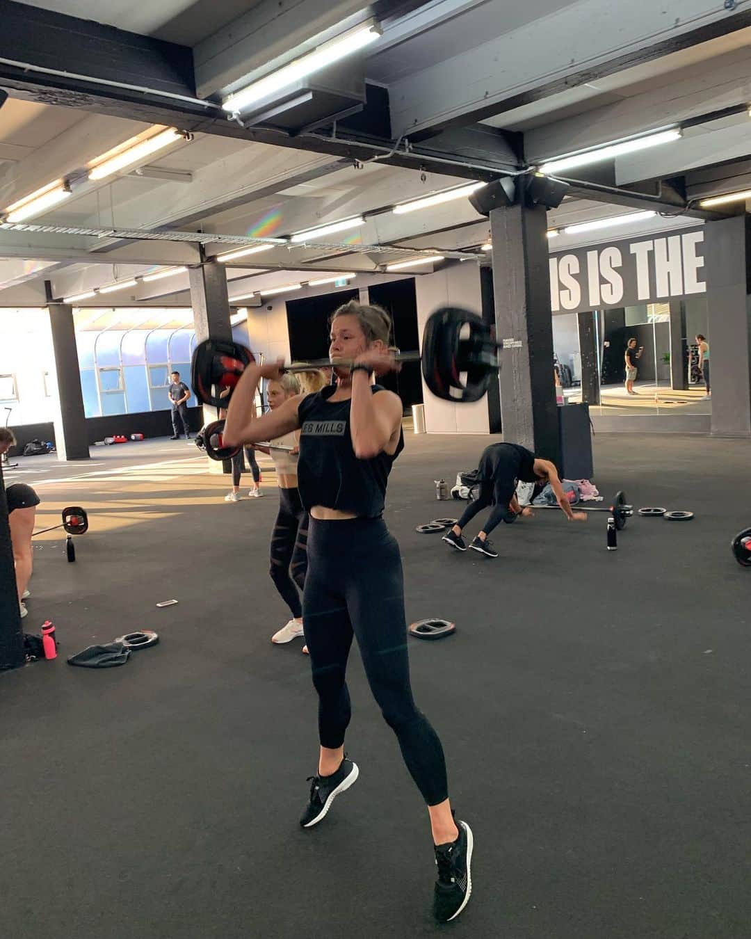 Zoe Ballantyneのインスタグラム：「@lesmillsgrit Strength 31 heart rate testing. 🔥🔥🔥 My heart rate is a stubborn bastard at getting into that red zone. But we def got there to deliver on that Les Mills HIIT promise. Thanks for killing us yet again @erinmaw. #nothingbeatsgrit」