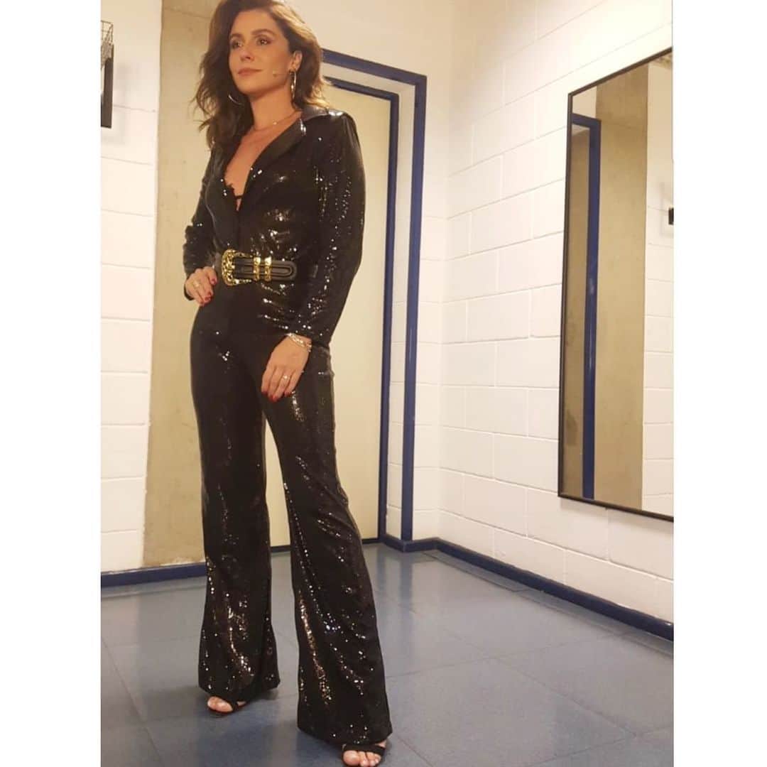 Giovanna Antonelliのインスタグラム：「💃🏽Lookinho inspiração pra esse sábado lindo!!!!!! 🖤 #sabadou」