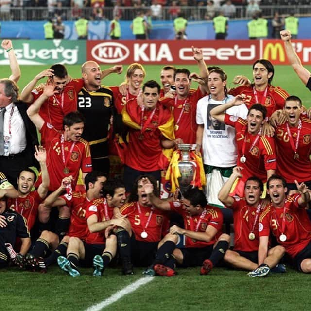 ホセ・マヌエル・レイナさんのインスタグラム写真 - (ホセ・マヌエル・レイナInstagram)「11 años de aquel 29 de junio de 2008 🇪🇸 Viena ➕ @sefutbol ➕ Tiki Taka 👉🏼 🏆⚽️」6月30日 3時14分 - preinaofficial