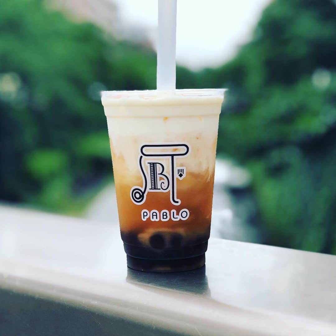 ハンサムクロジのインスタグラム：「ストロー突き刺さりチーズティーです。おいしかった🙆‍♂️ #チーズティー #パブロ」