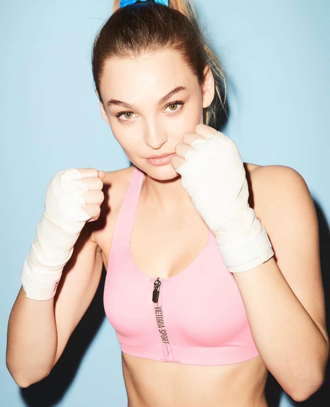 Victoria's Secret Sportのインスタグラム：「That front zip = the first sign you mean business 🥊」