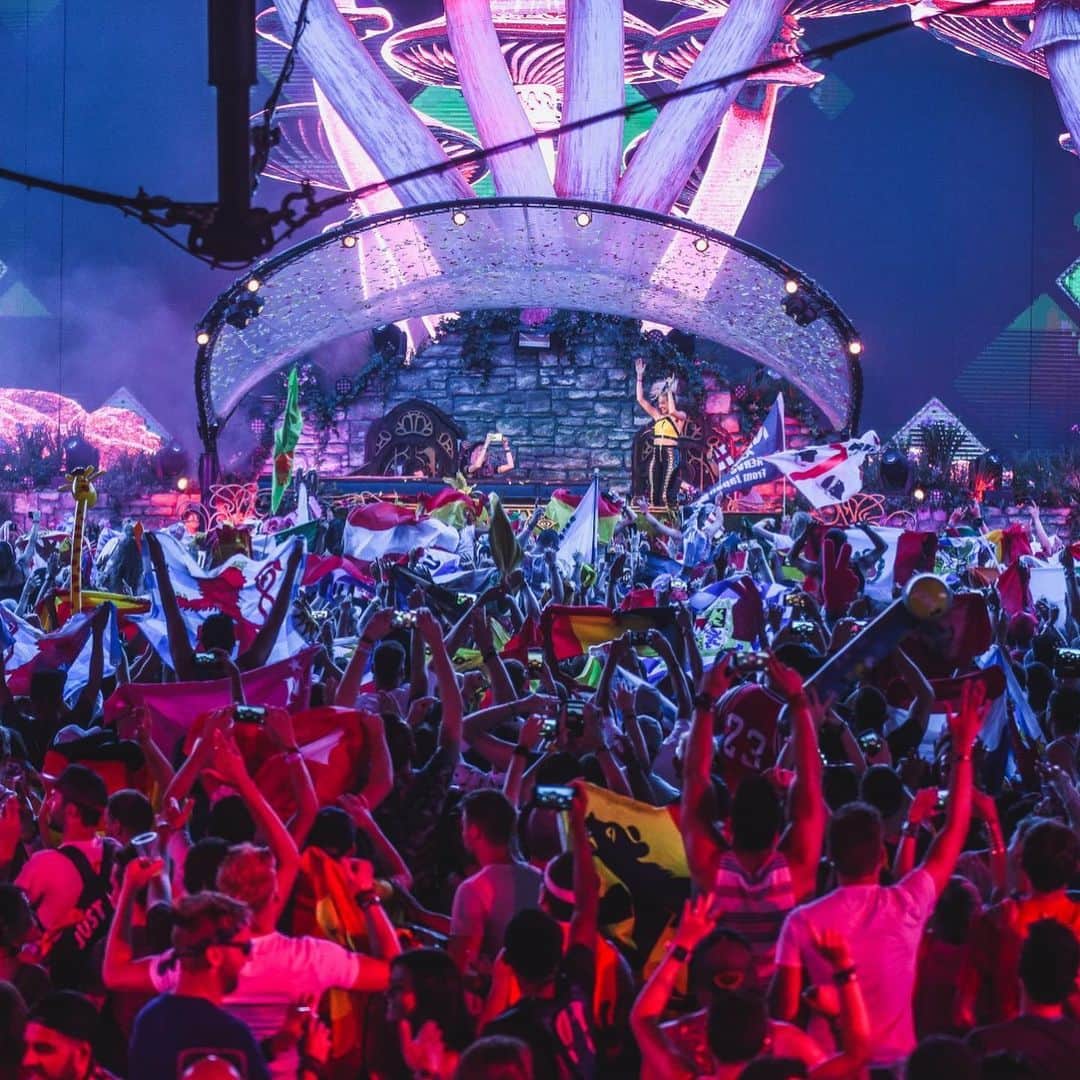 NERVOさんのインスタグラム写真 - (NERVOInstagram)「Less than 23 sleeps until the best party of the year - oh yes oh yes!! It's @Tomorrowland! See you on the 21st of July for our second year of our #NERVOnation stage whoop whoop [line up is INSANE(!)] and then the 28th for our mainstage set 💃💃💃😱😱😱🥳🥳🥳🍾🍾🍾🥳🥳🥳 #summerishere #tomorrowland @alok @tiniegram @sofitukker @throttle @dannyavila @firebeatz @semvox @ostblockschlampen @mikewilliams @semthomasson 🥳😎☝🏻」6月30日 3時29分 - nervomusic