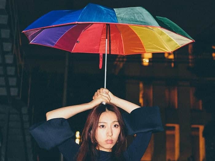 貴愛kwiae Officialのインスタグラム：「雨雨雨。 身体に湿気が溜まってる感すごいので、 太陽自給自足してますわ。」