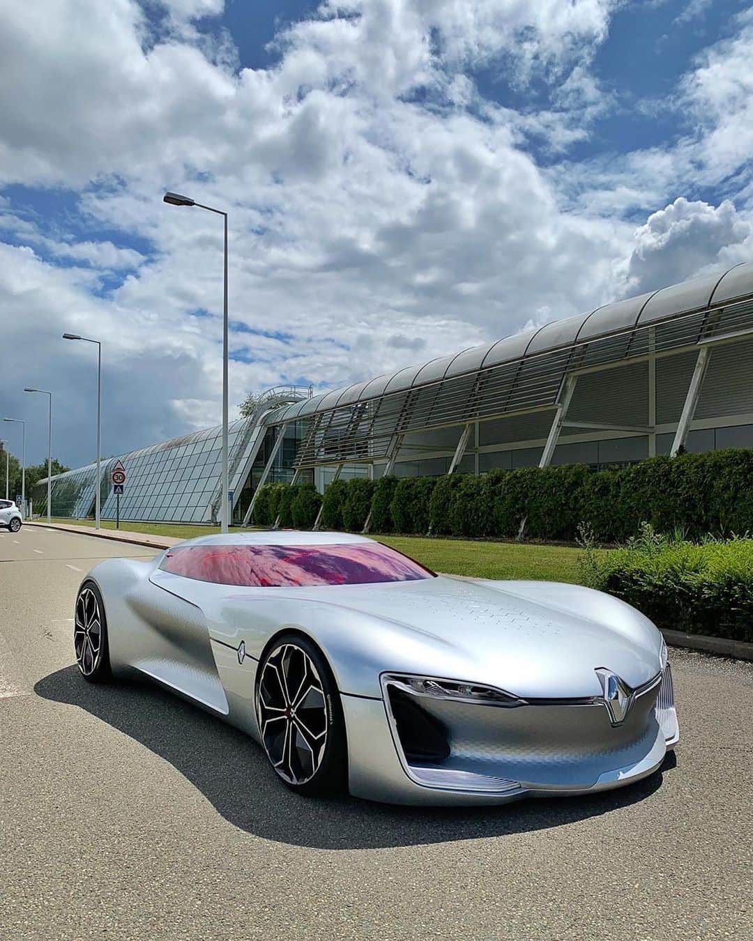 CARLiFESTYLEさんのインスタグラム写真 - (CARLiFESTYLEInstagram)「Which concept do you like best? 1. Mercedes AMG Vision GT 2. Renault Trezor 3. BMW Vision M Next 4. BMW Vision Next 100 Photo by @nikcars #carlifestyle ( Follow the @autoplay Network! )」6月30日 3時49分 - carlifestyle