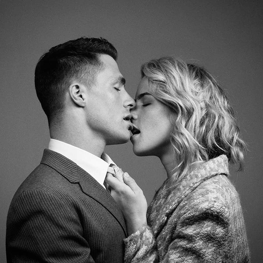 タイラー・シールズのインスタグラム：「There is something honest about a kiss, people can be fake people can lie, but a kiss has to be honest, someone told me once that they could tell if they were meant to be with someone by the first kiss, she said she could always tell if the person who be in her life for a long time or if the relationship would be short, just from a kiss. This is @coltonlhaynes and @emilybett playing the part of a 1950s happy couple for me. What do you think how important is the first kiss?」