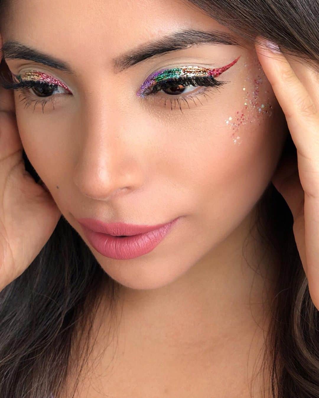 ジェセニア・バイスさんのインスタグラム写真 - (ジェセニア・バイスInstagram)「HAPPY #PRIDE LUVS!!! Rocking my “Sparkle Out Loud” #rainbow glitter eyeliner look, using all @urbandecaycosmetics products for my PRIDE look!! Wish I could be there tomorrow marching along side you & L’Oreal but just know I am there in spirit 🌈 . . ✨Glitter Eyeliner in: Studio, Stage Dive, Goldmine & Stonewall . ✨Face & Body Glitter Gel: Distortion . ✨Mascara: Perversion . ✨ Primer: Eden . . #rainboweyes #rainboweyeliner #stonewall50 #stonewall #nypride #seattlepride #lgbtally #lgbt #colorful  #makeup #beauty #girl #eyebrows #cosmetics #glitter #motd #lashes #urbandecay #loreal #ecuador #latina #lxlbrand」6月30日 4時08分 - iamjessenia