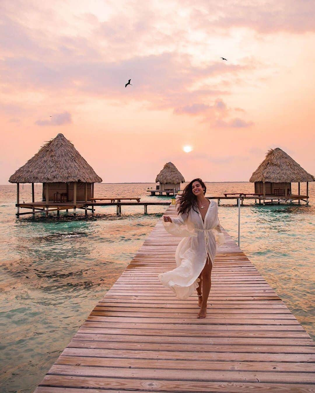 BEAUTIFUL HOTELSさんのインスタグラム写真 - (BEAUTIFUL HOTELSInstagram)「Wake up to catch a sunrise at the beautiful @cocoplumislandresort. Guests can choose between cabanas or renting the whole island! Which would you pick? (📷: @nicoleisaacs & @solmazsaberi 📍: Coco Plum Island Resort, #Belize)」6月30日 4時19分 - beautifulhotels