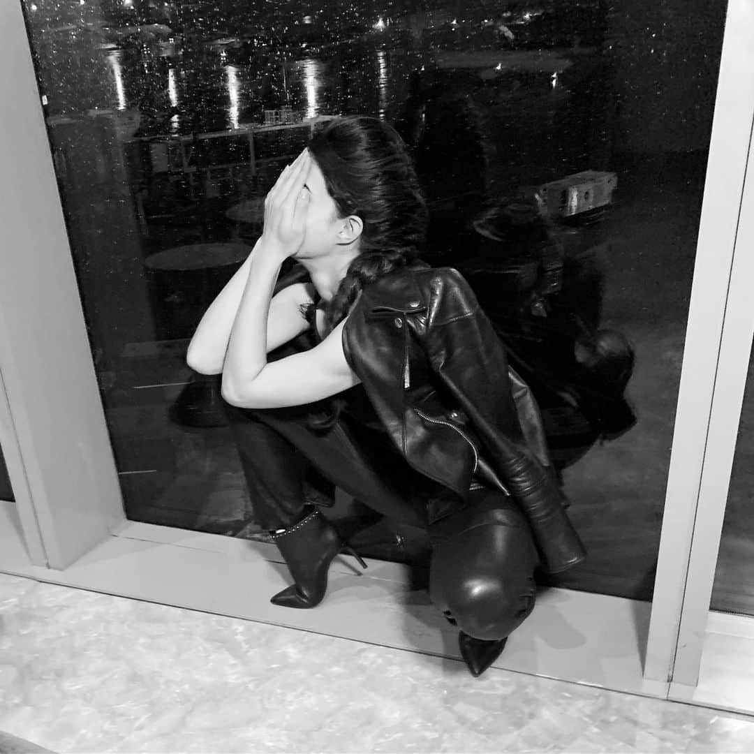 Jacqueline Fernandezさんのインスタグラム写真 - (Jacqueline FernandezInstagram)「✈️✈️✈️ एयरपोर्ट  लूक!!」6月30日 4時24分 - jacquelienefernandez