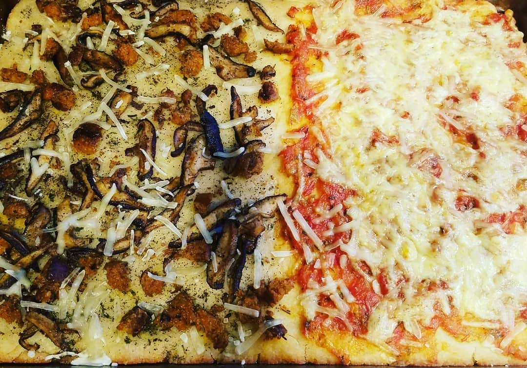 ガソリングラマーさんのインスタグラム写真 - (ガソリングラマーInstagram)「VEGAN HERB BROWN BUTTER MUSHROOM GARLIC CHEESE PIZZA #GASOLINEKITCHEN ADVENTURES 🌿🍕🍄🧀🍅 #VEGANPIZZACRUST: @bobsredmill ORGANIC unbleached flour  #eggreplacer #veganegg @mountainroseherbs smoked black pepper @latourangelleartisanoils grape seed oil @wholesomesweet ORGANIC cane sugar @moonjuice #pinksalt beauty salt TOPPINGS -  @imperfectproduce #shiitakemushrooms  @coconutsecret #coconutaminos  @miyokoscreamery #VEGANBUTTER  #GASOLINEGARDEN #rosemary #oregano @violife_foods #vegancheese mozzarella shreds  @beyondmeat beyond sausage #vegansausage  #vegan #vegansofIG #veganaf #vegansofinstagram #veganfood #whatveganseat #veganpizza #bobsredmill  #mountainroseherbs  #wholesomesweet #Moonjuice #latourangelleartisanoils  #violife  #beyondmeat  #imperfectproduce  #coconutsecret  @gasolineglamour  #GASOLINEGLAMOUR Yes the red sauce half has animal cheese on it no I did not eat that half dont freak out. We shared.」6月30日 4時34分 - gasolineglamour