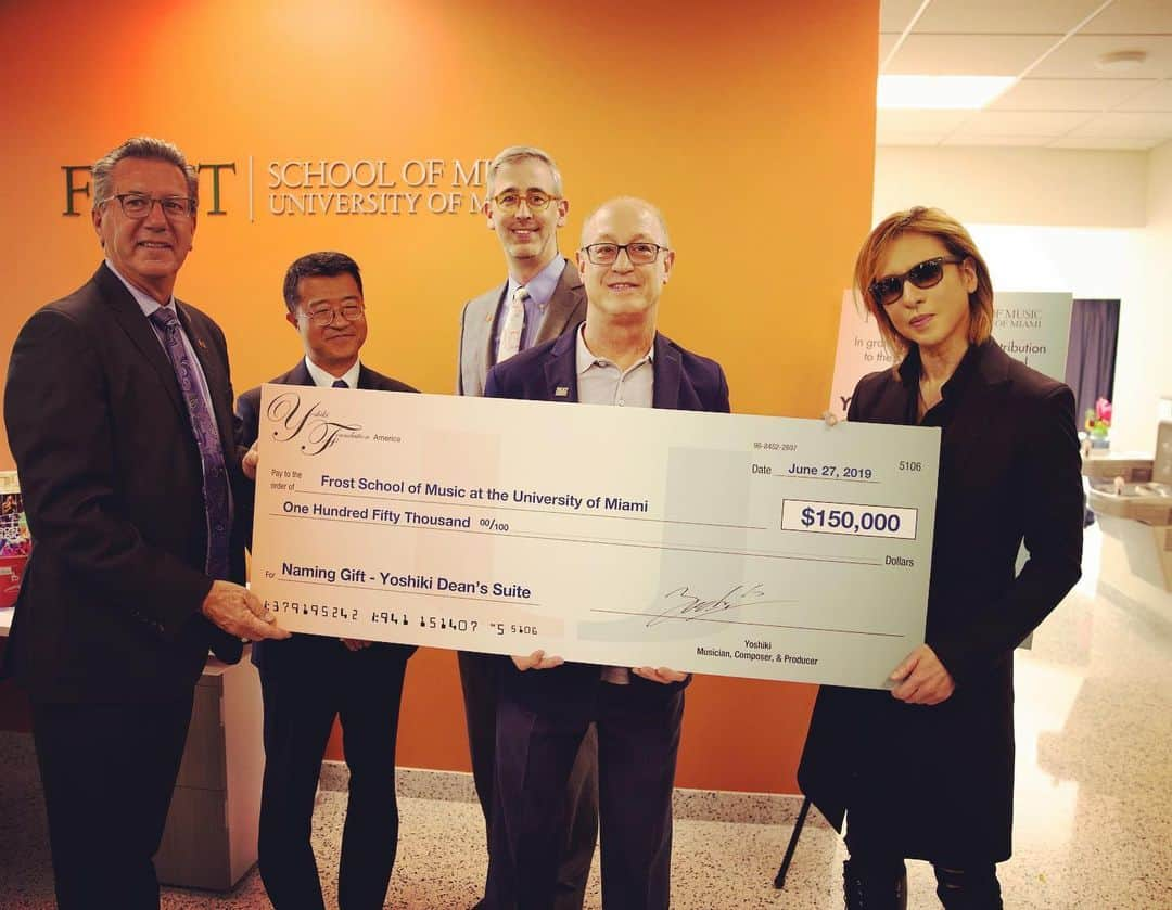 YOSHIKIさんのインスタグラム写真 - (YOSHIKIInstagram)「#YoshikiFoundationAmerica donated $150,000 to the #FrostSchoolOfMusic at #UniversityOfMiami. #Yoshiki @UnivMiami @FrostSchoolUM @shellybergofficial」6月30日 4時40分 - yoshikiofficial