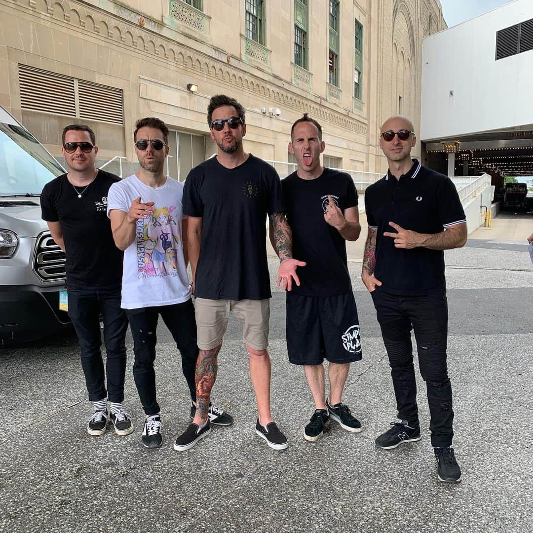 Alternative Pressさんのインスタグラム写真 - (Alternative PressInstagram)「Hey! We’re @simpleplan and we’re taking over the AP account today straight from the @vanswarpedtour in Atlantic City! Can’t wait to hang with you all day! Check out the feed and the stories and enjoy! 🤘🏻 📸: @tony_catalano」6月30日 5時11分 - altpress