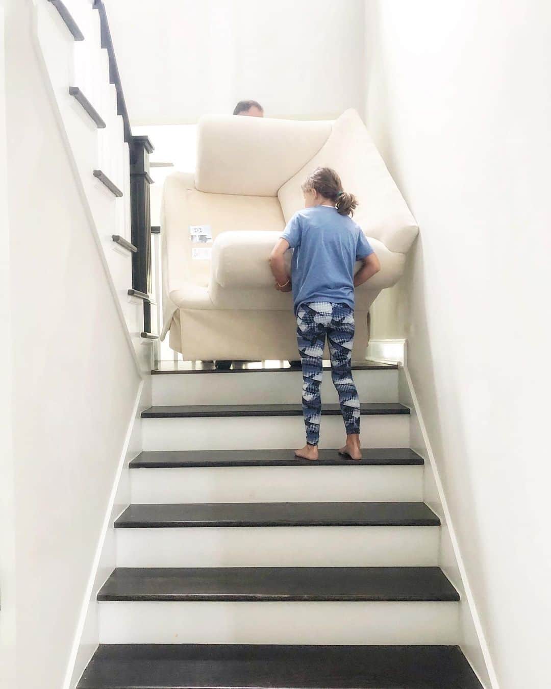 Angie Keiserさんのインスタグラム写真 - (Angie KeiserInstagram)「Pivot! Pivot! Pivaaahht!  Shut up! Shut up! SHUT UP!!!」6月30日 5時10分 - 2sisters_angie