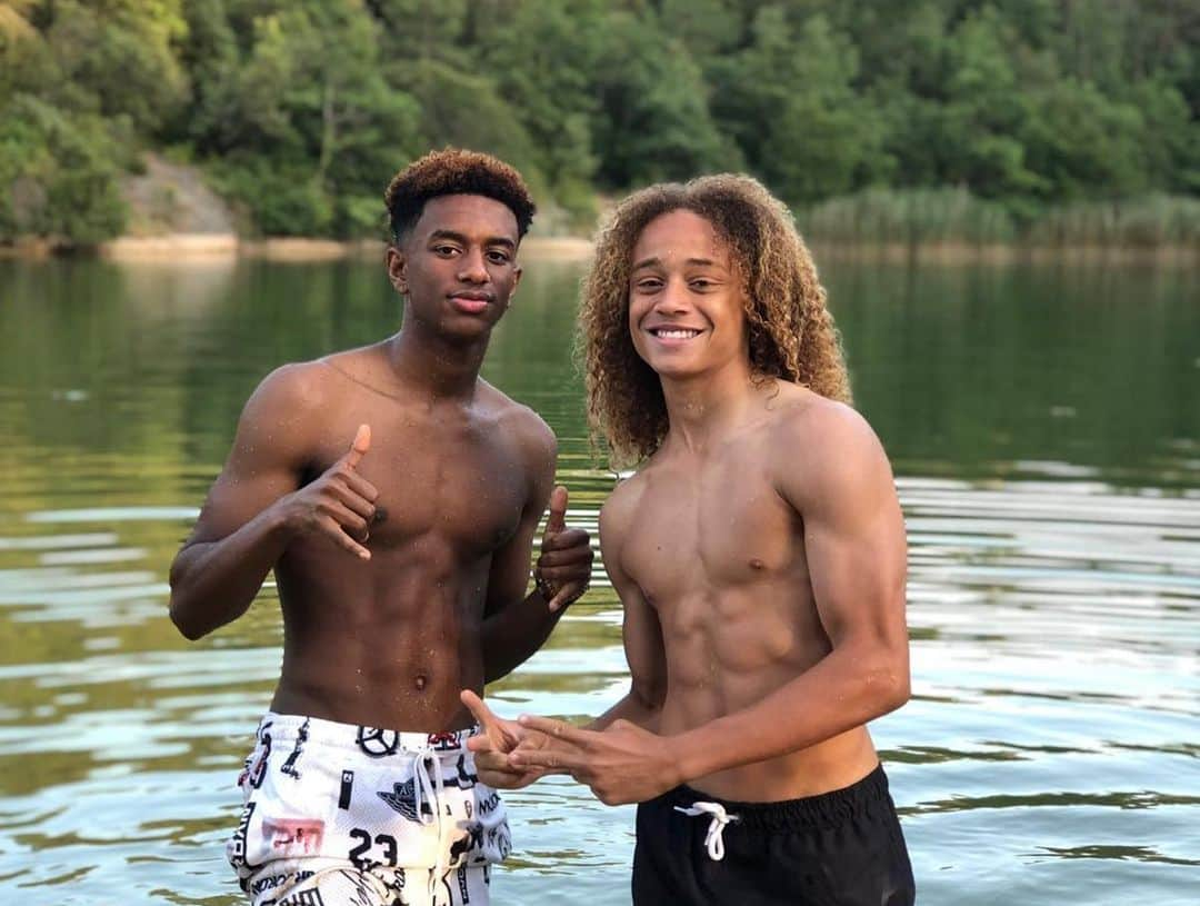 シャビ・シモンズさんのインスタグラム写真 - (シャビ・シモンズInstagram)「Take it easy! ☀🤙🏽 : : : : : : : : #summer #football #love #friends ##nature #sun #instagood #travel #photography #bath #photooftheday #like #beautiful #happy #picoftheday #style #fun #summertime #sea #instagram #summervibes #sunset #friends #art #cute #beauty #smile #instadaily #holiday」6月30日 5時19分 - xavisimons