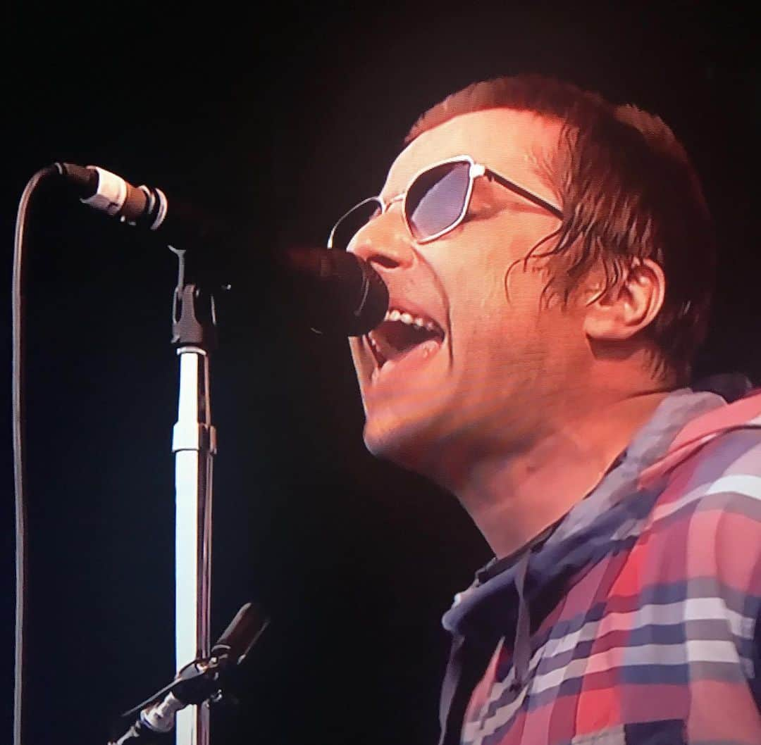 メラニー・サイクスさんのインスタグラム写真 - (メラニー・サイクスInstagram)「#liamgallagher #shockwave #glastonbury 🤘🏻 #frontman #mancunian #northerner #whymewhynot」6月30日 5時18分 - msmelaniesykes