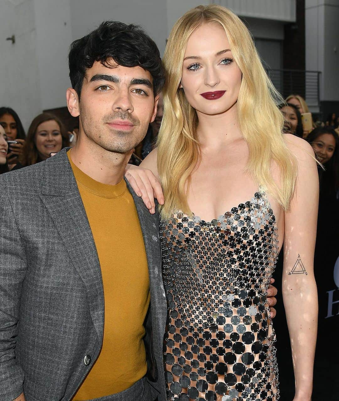 Just Jaredさんのインスタグラム写真 - (Just JaredInstagram)「@joejonas and @sophiet just got married again in France! Tap this photo at the link in bio for all of the details including which stars were there! #JoeJonas #SophieTurner #Wedding Photo: Getty」6月30日 5時21分 - justjared