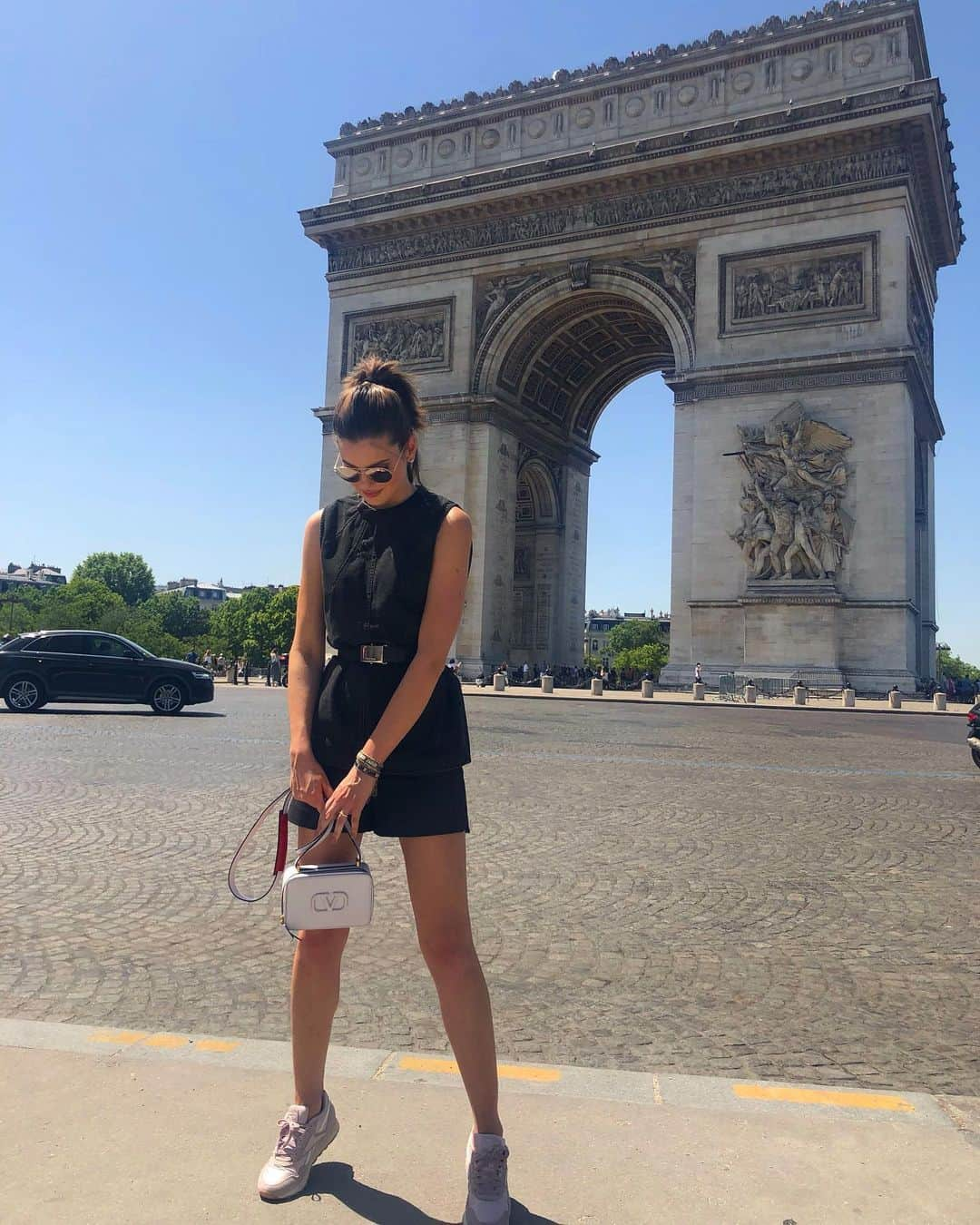 Camila Queirozさんのインスタグラム写真 - (Camila QueirozInstagram)「Arc de Triomphe 🖤」6月30日 5時52分 - camilaqueiroz