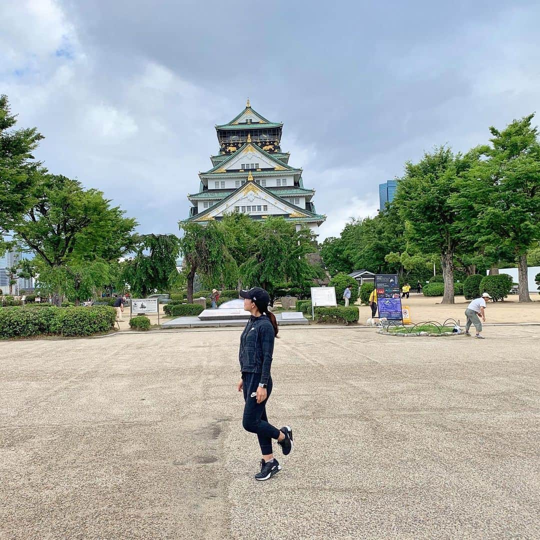 長嶺菜菜子さんのインスタグラム写真 - (長嶺菜菜子Instagram)「﻿ おはようございやす🙌😙﻿ ﻿ ﻿ さ﻿ ランニングランニング🏃‍♂️🏃‍♀️﻿ ﻿ ﻿ 大阪城🏯を横目に﻿ 天気悪いし﻿ ムシムシ湿度だいぶ高いけど﻿ ﻿ ﻿ そんなの関係ねぇʕ•͓͡•ʔ-̫͡-ʕ•̫͡•ʔ﻿ ﻿ ﻿ いい感じに身体が改造できてきてるヾ(*･∀︎･*)ﾉﾞ﻿ ﻿ ﻿ ダイエット、というより﻿ 出すとこ出して﻿ 締めるとこ締める﻿ ﻿ ﻿ 女性らしい身体を目指す(｣°ﾛ°)｣﻿ ﻿ ﻿ プロテインも引き続き﻿ 鍛神🔱 ﻿ ★------------------------------------------------☆﻿﻿﻿﻿ ﻿﻿ @core_influencers_official﻿﻿﻿﻿﻿ @kenken1019 ﻿ ﻿﻿﻿﻿ ﻿﻿﻿﻿ ★------------------------------------------------☆﻿﻿﻿﻿ #筋トレ #筋トレ女子 ﻿﻿#健康美﻿﻿﻿ #沖縄人 #うちなんちゅ﻿﻿ #体質改善 #食事管理﻿﻿﻿ #CORE特別企画 #金子賢への挑戦状﻿﻿﻿﻿﻿ #鍛神 #筋トレ #筋トレ女子 #健康美﻿﻿﻿﻿﻿ #COREインフルエンサー﻿﻿﻿﻿﻿ #ダイエット成功したら ﻿#賞金10万円﻿﻿﻿﻿﻿ #ダイエット企画 #ダイエット﻿﻿﻿﻿ ﻿#スポーツ女子 #トレーニング女子﻿﻿﻿﻿」6月30日 5時54分 - na7co0422