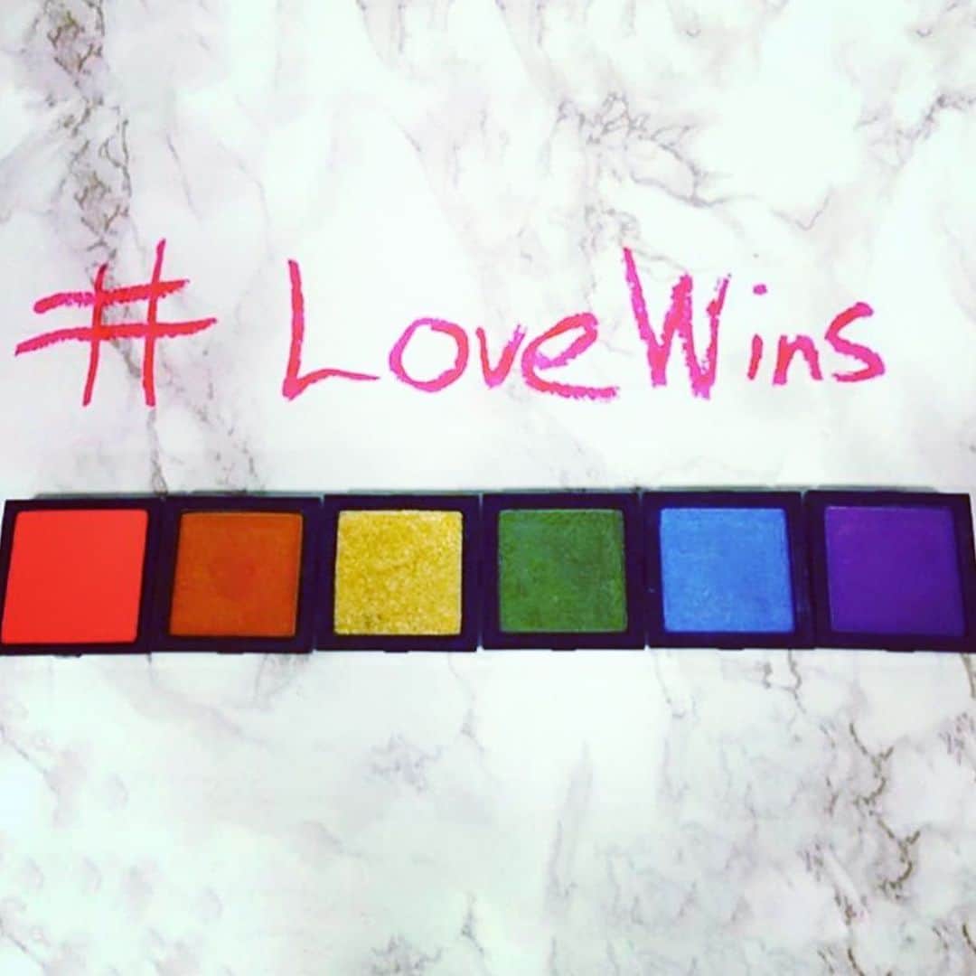 ボビー・ブラウンのインスタグラム：「#lovewins #pride」