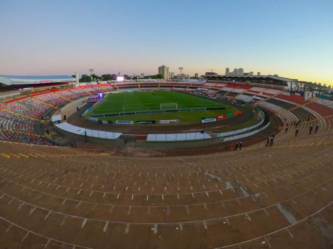 コリンチャンスさんのインスタグラム写真 - (コリンチャンスInstagram)「Hoje o Timão volta aos gramados, contra o Botafogo-SP! O estádio Santa Cruz, em Ribeirão Preto, já está pronto para #BOTxSCCP. A bola rola por aqui às 20h.⠀ ⠀ #BOTxSCCP #VaiCorinthians #Corinthianismo #FielAtéoFim #MeuBMG #NãoÉSóPatrocínio #TimeDoPovo #Corinthians #Timão #CorinthiansTV #FielTorcedor #AFielÉFoda #UmSoCorinthians #NikeFutebol #Joli #EstrellaGalicia #UniversidadeBrasilOficial #ÉPositivo #CorinthiansÉPositivo #LoucoPotyCorinthians #PostosALE#ALEnoTimão #TODOSportiCorinthians #CartãodeTODOSCorinthians #TODOSpeloTimão⠀」6月30日 6時01分 - corinthians