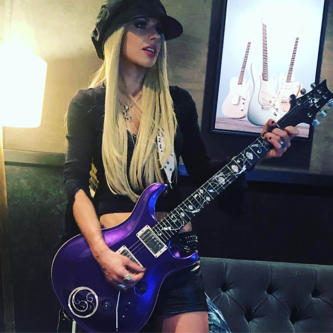 オリアンティさんのインスタグラム写真 - (オリアンティInstagram)「@prsguitars #nashville #studio 📷 @taylorbloss」6月30日 6時02分 - iamorianthi