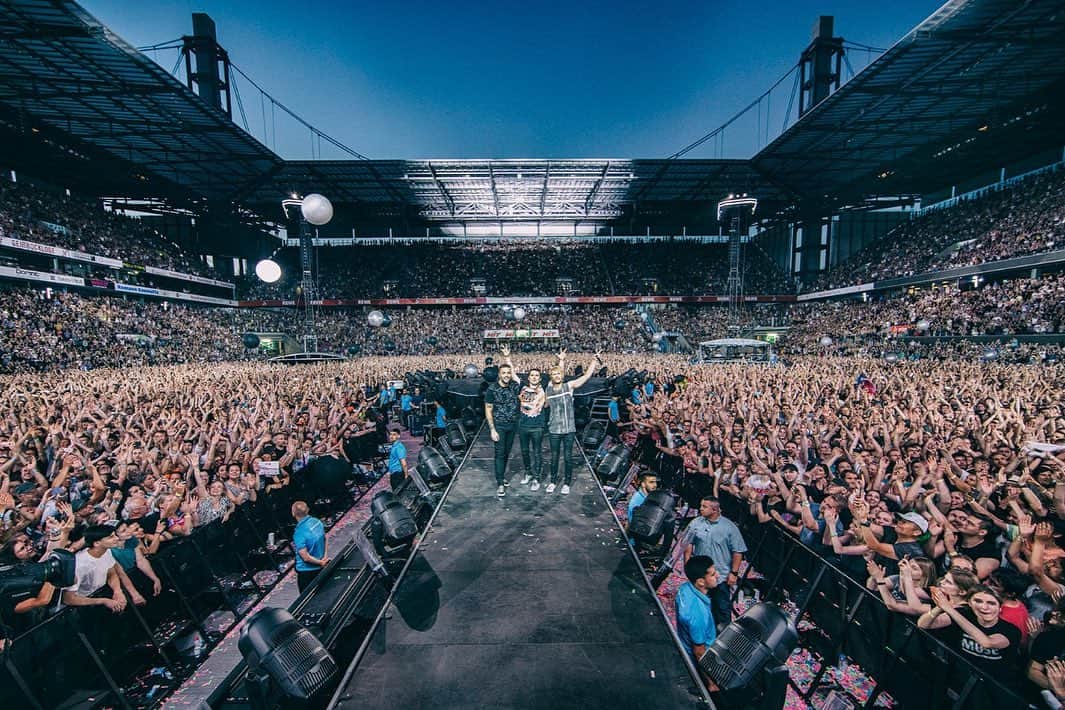 MUSEさんのインスタグラム写真 - (MUSEInstagram)「Thank you Koln!  Our first ever football stadium in Germany.  What an amazing night and energetic crowd. 🙌🏻 📸 @hpvv」6月30日 6時10分 - muse