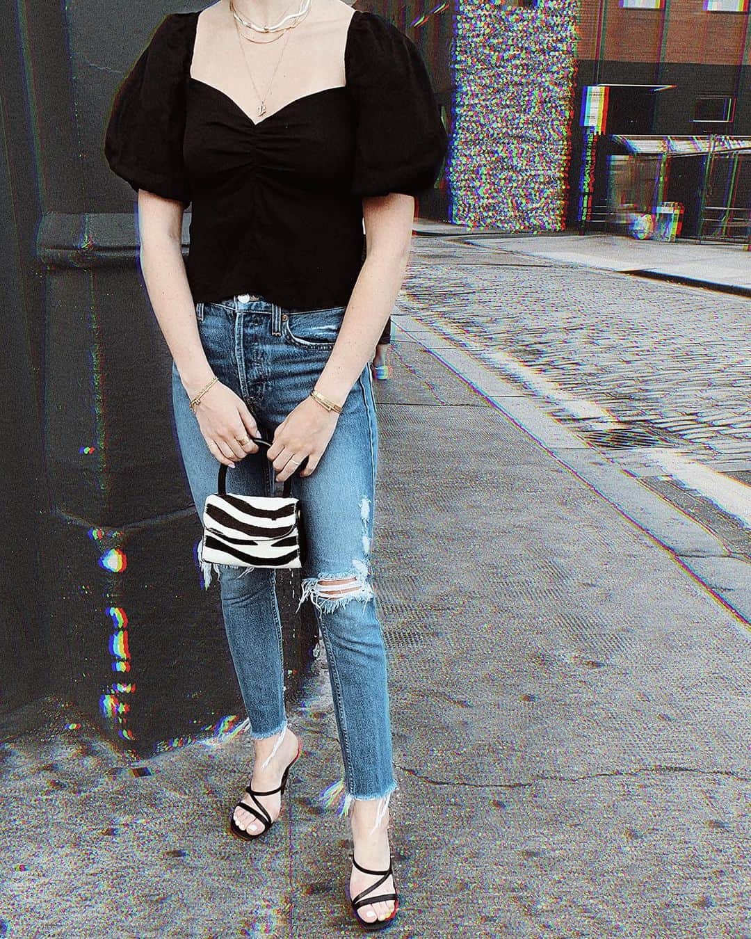 Lauren Elizabethのインスタグラム：「LONDON 🖤 Jet lagged & In Love 🖤 Next stop: Italy」