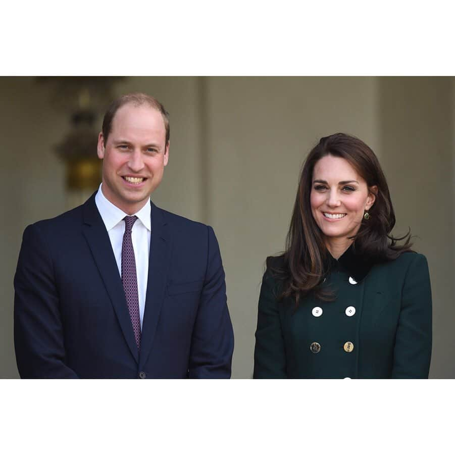 ウィリアム（ケンブリッジ公）さんのインスタグラム写真 - (ウィリアム（ケンブリッジ公）Instagram)「🇵🇰 The Duke and Duchess of Cambridge will undertake an official visit to Pakistan this autumn, at the request of the Foreign and Commonwealth Office.  Further details will be advised in due course.  Her Majesty The Queen visited Pakistan in 1961 and 1997, and The Prince of Wales and The Duchess of Cornwall visited in 2006.  Swipe to see photos from the visits:  2. The Queen attends a State Banquet at the President's House, Karachi, in 1961.  3. The Queen meets members of the Pakistan cricket team at the Rawalpindi cricket ground, in 1997.  4. The Prince of Wales and The Duchess of Cornwall at the Badshahi Mosque, Lahore, in 2006.  Photos courtesy of the Press Association and @royalcollectiontrust  #Pakistan #RoyalVisitPakistan」6月30日 6時30分 - princeandprincessofwales