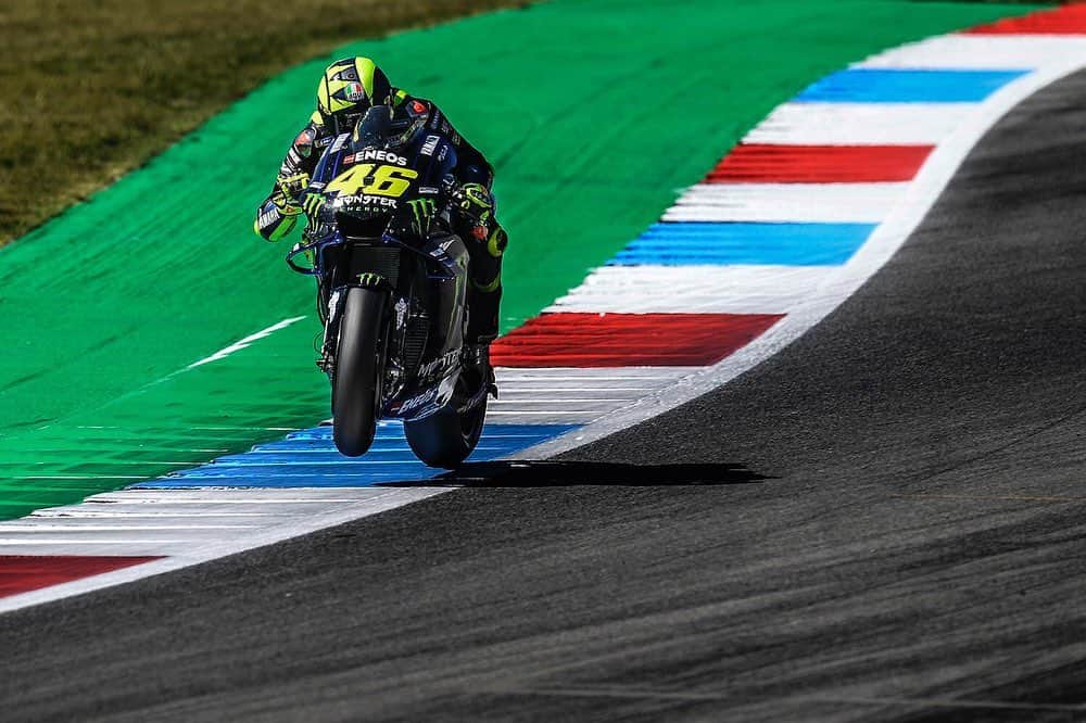 バレンティーノ・ロッシのインスタグラム：「TT Circuit,Assen Saturday,free practice 📸 @gigisoldano @jesusrobledo」