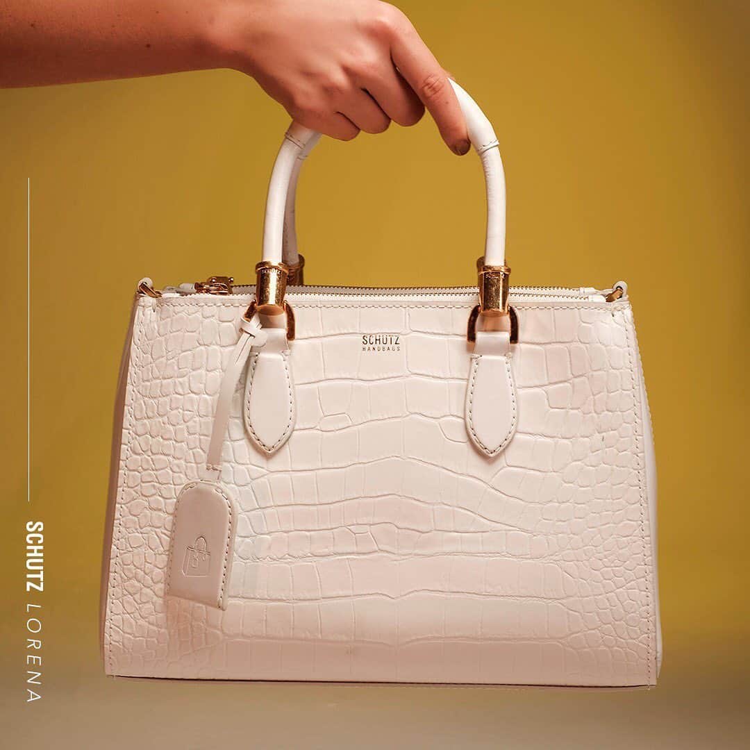 Schutzのインスタグラム：「SCHUTZ LORENA: The one and only 💛 #schutzicon #schutzhandbags #schutzlorena」