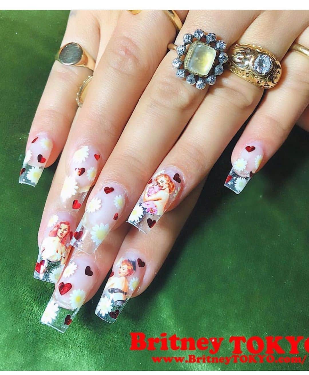 Britney TOKYOさんのインスタグラム写真 - (Britney TOKYOInstagram)「👙✨💅🏻 @ritaora  Summer Clear nails 💦  #nailart #nails #britneytokyo」6月30日 6時34分 - britneytokyo