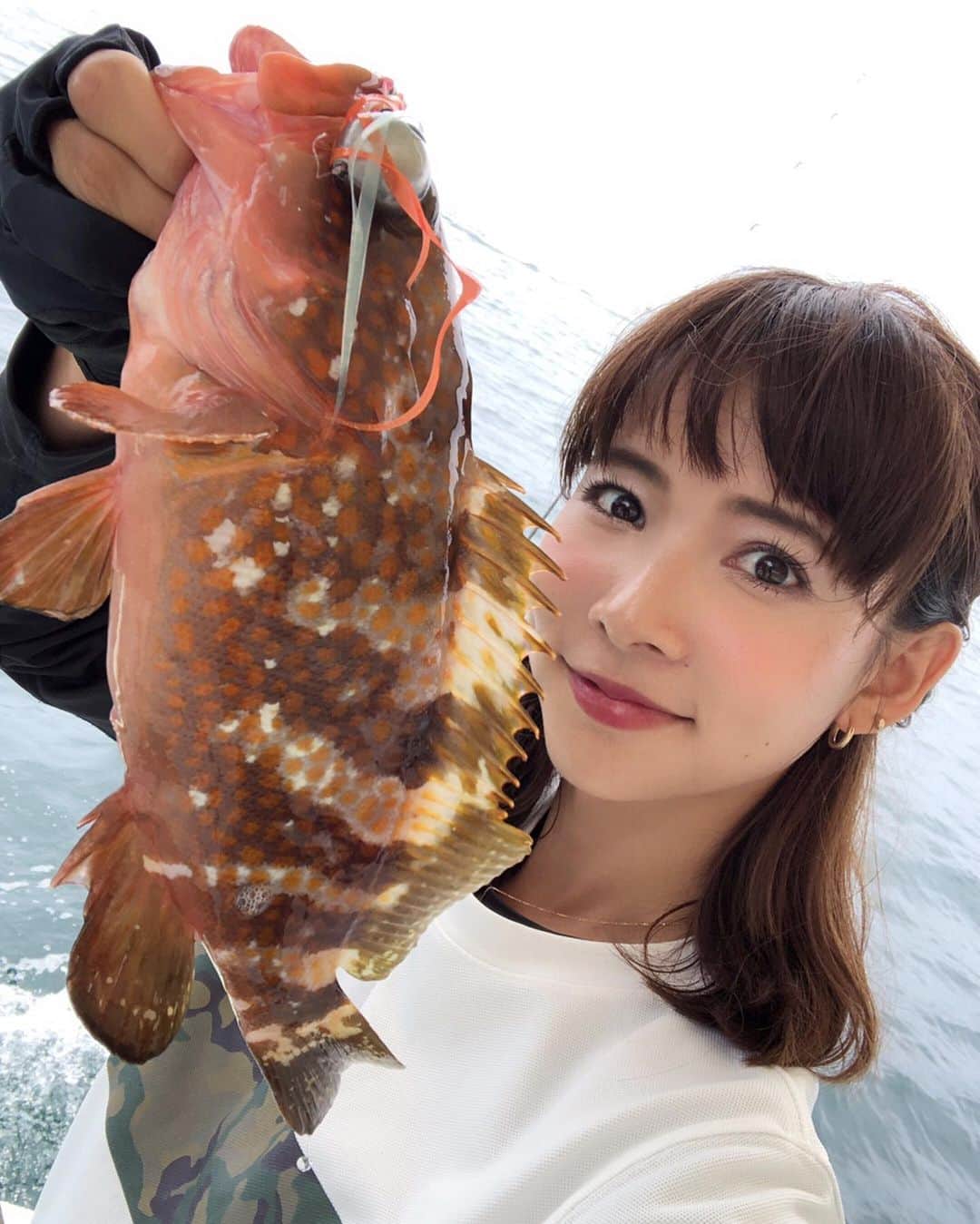 阪本智子さんのインスタグラム写真 - (阪本智子Instagram)「🐟♡ #マダイ 先日タイラバで釣りました( 👍ᐛ)👍✨ 久しぶりに高級魚の#キジハタ もGET😆🎶 嬉しかったなぁ💖 #釣った魚は家族にプレゼント ＊ Rod:SHIMANO ENGETSU LIMITED B610ML-S/RIGHT Reel:SHIMANO OCEA CONQUEST CT 200PG ＊ #fishing #fish #redseabream #sea  #ocean #boatfishing #fishinggirl #釣り #船釣り #鯛 #マダイ #タイラバ #阪本智子」6月30日 6時47分 - tomoko_sakamoto423