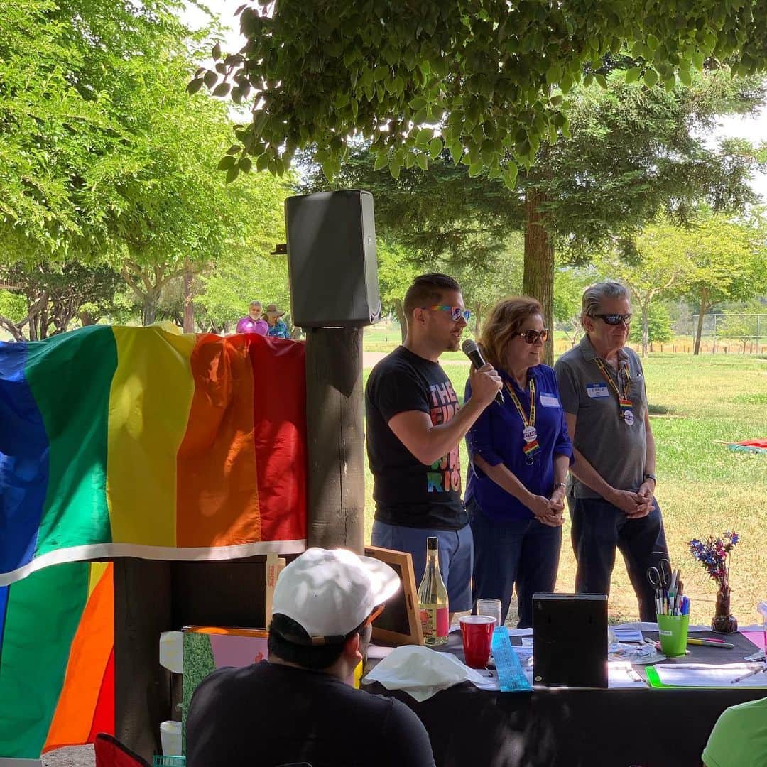 マイケル・ドイルのインスタグラム：「This is Pride 🌈. My mom being honored for her 6 years as president of PFLAG Napa. Could not be more proud of her. I’m a lucky son.」