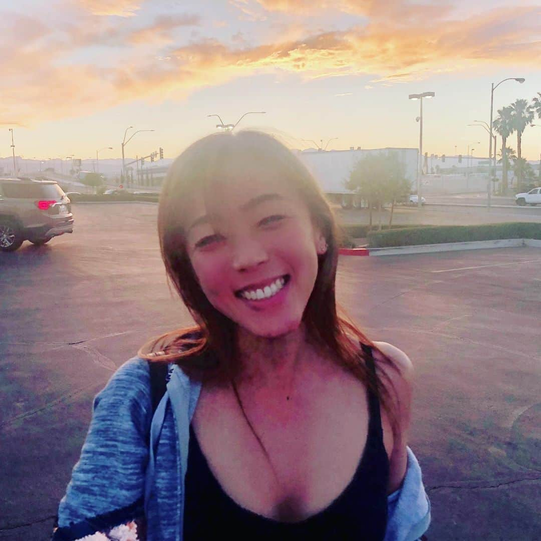 村主章枝さんのインスタグラム写真 - (村主章枝Instagram)「Golden hours at Vegas✨ #lasvegas  #ラスベガス生活」6月30日 6時49分 - fumie.suguri